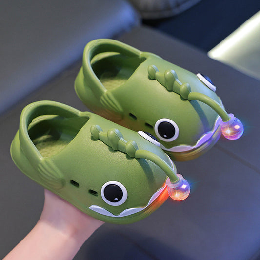 Children's sandals and slippers, summer boys with luminous lights, anti slip, and a sense of stepping on feces, big, medium, and small children with baotou, girls with beach holes, shoes